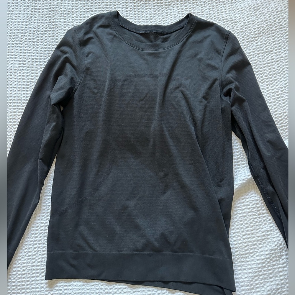 lululemon athletic long sleeve, size 6